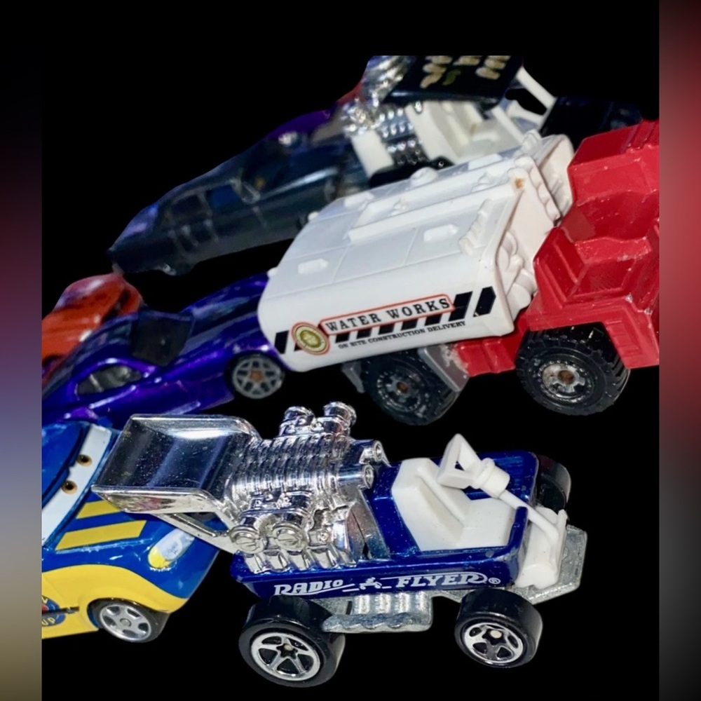 33 Hot Wheels vintage collection lot diecast vehicle hotwheels w/ 2 dividers - Picture 5 of 16